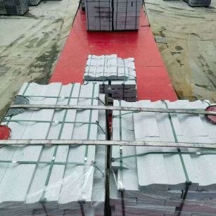 江西 芝麻白仿形加直形路沿石出货日常