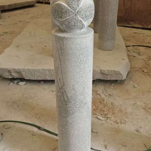 江西 芝麻白花岗岩石材挡车石柱、停车柱、圆柱挡车柱、方柱挡车柱等