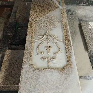 江西 黄金麻花岗岩异形加工雕刻栏杆大柱