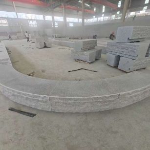 江西 芝麻白异形坐凳，自然面光面弧形加工