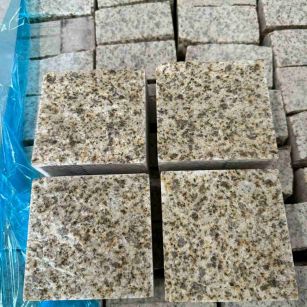 江西 黄金麻花岗岩自然面小方块，弹石，马蹄石等