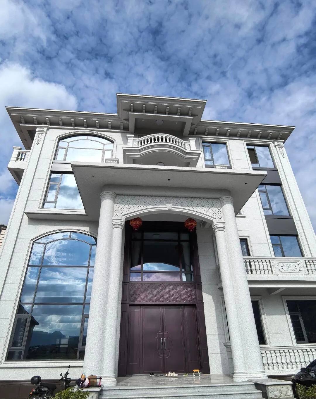 江西白麻别墅外墙干挂石材效果示例