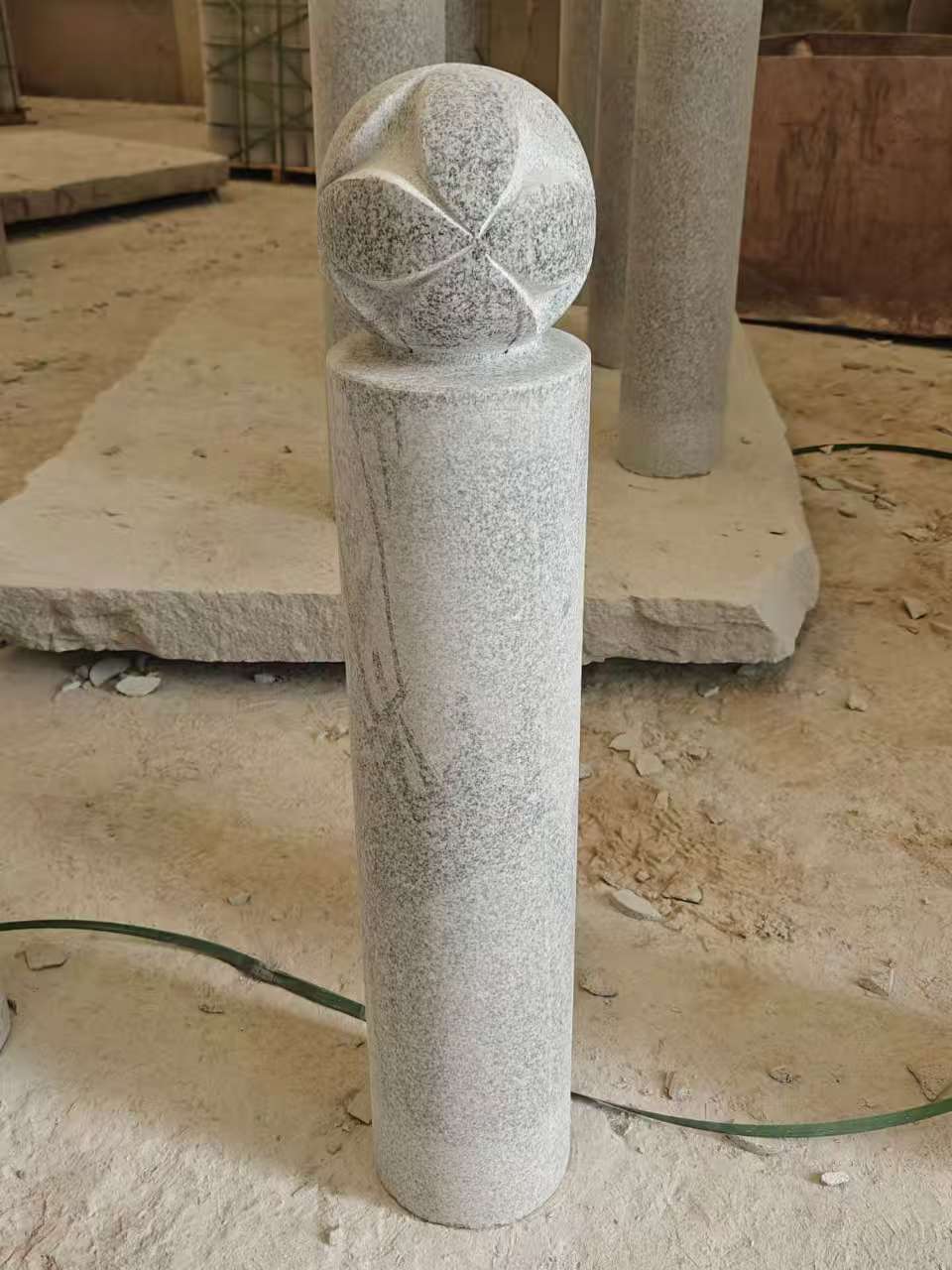 江西 芝麻白花岗岩石材挡车石柱、停车柱、圆柱挡车柱、方柱挡车柱等