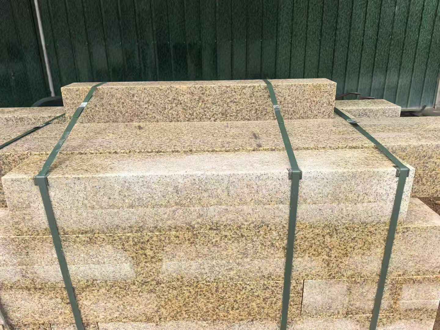 江西 黄金麻花岗岩石材机切面栏杆料半成品