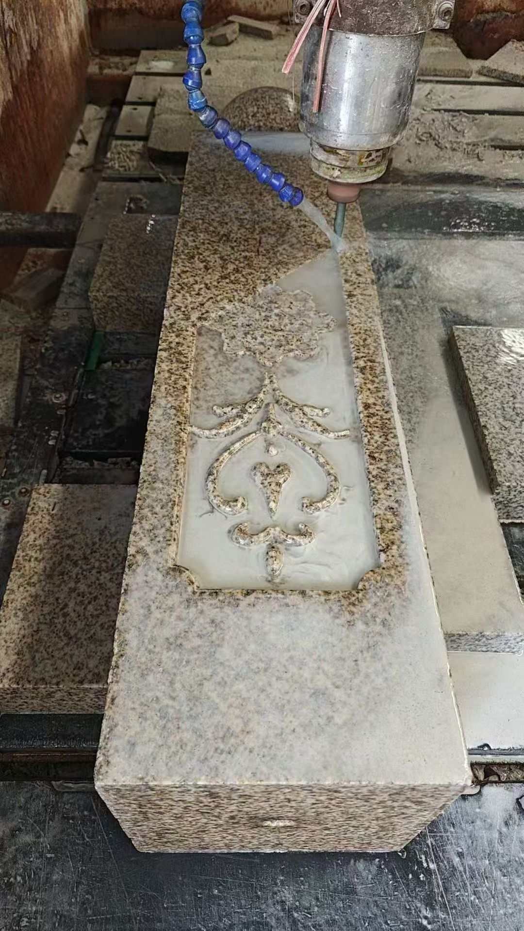 江西 黄金麻花岗岩异形加工雕刻栏杆大柱