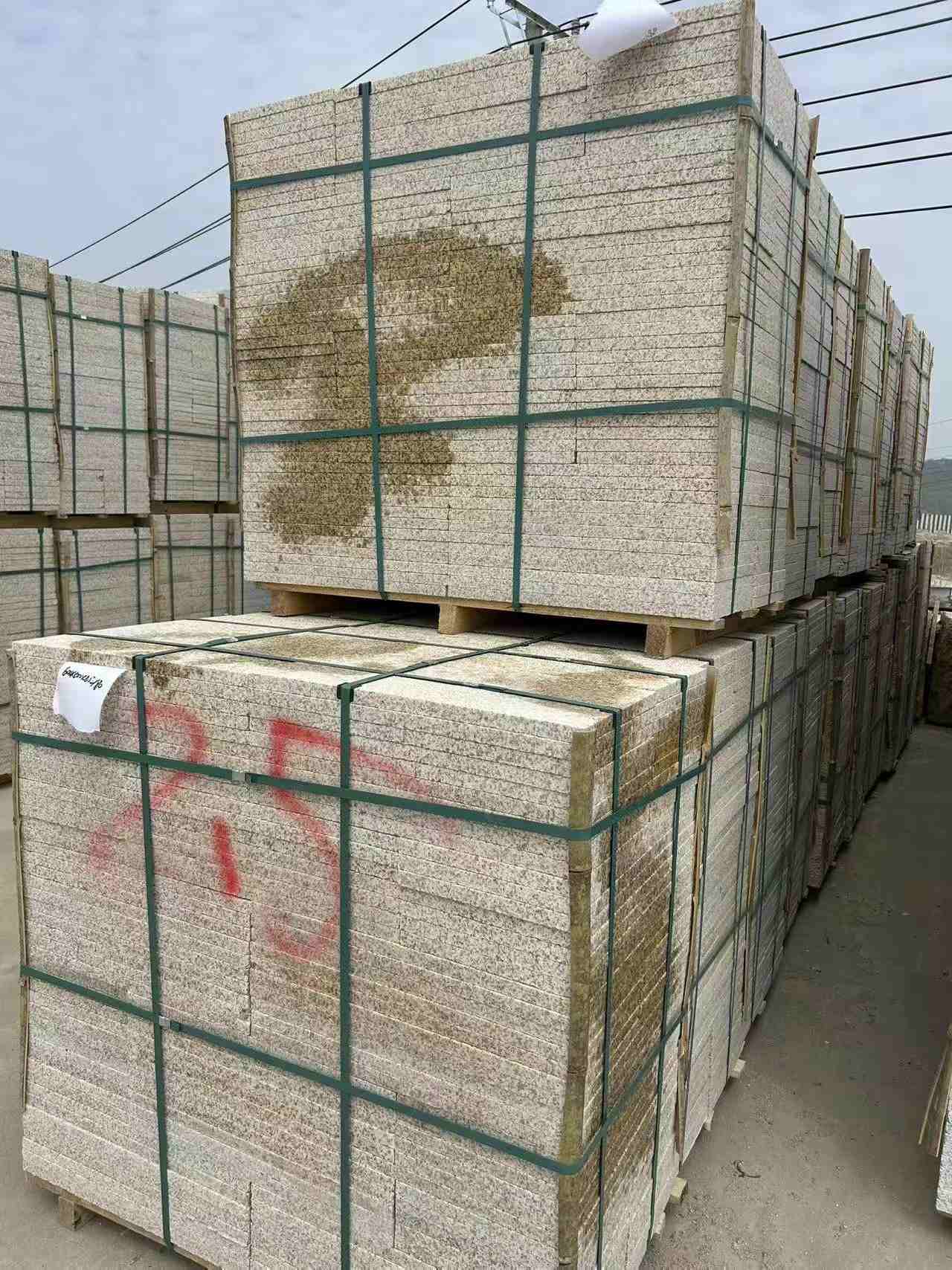 江西 黄金麻花岗岩石材荔枝面地铺石2.5*300*600