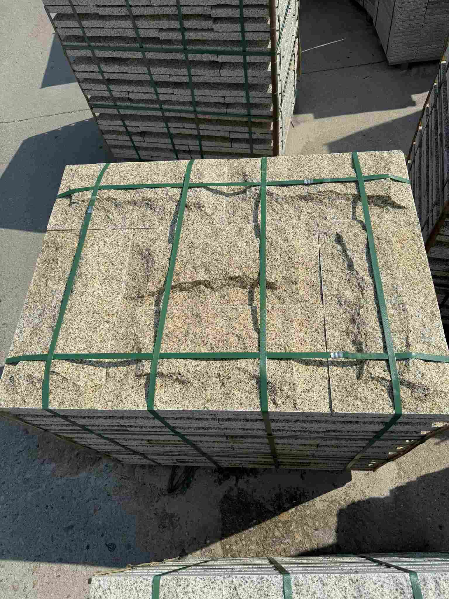 江西 黄金麻花岗岩石材自然面蘑菇石成品