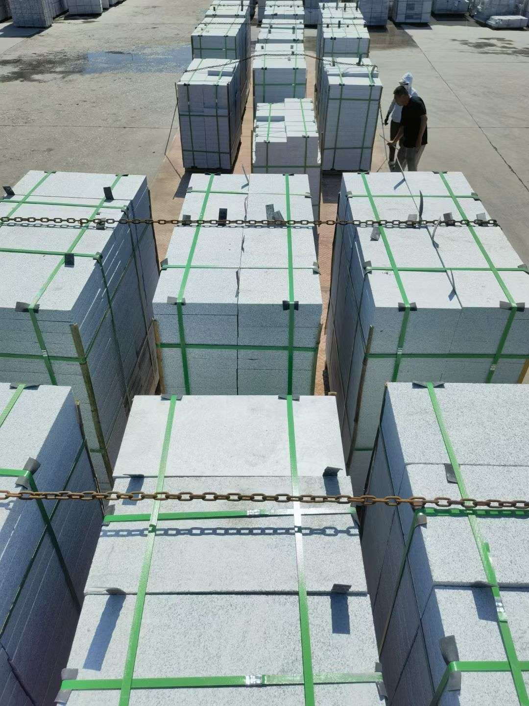 江西 芝麻白花岗岩5公分地铺石 花岗岩厂家工厂装车日常