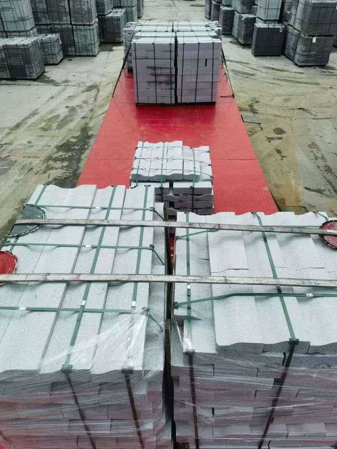 江西 芝麻白仿形加直形路沿石出货日常