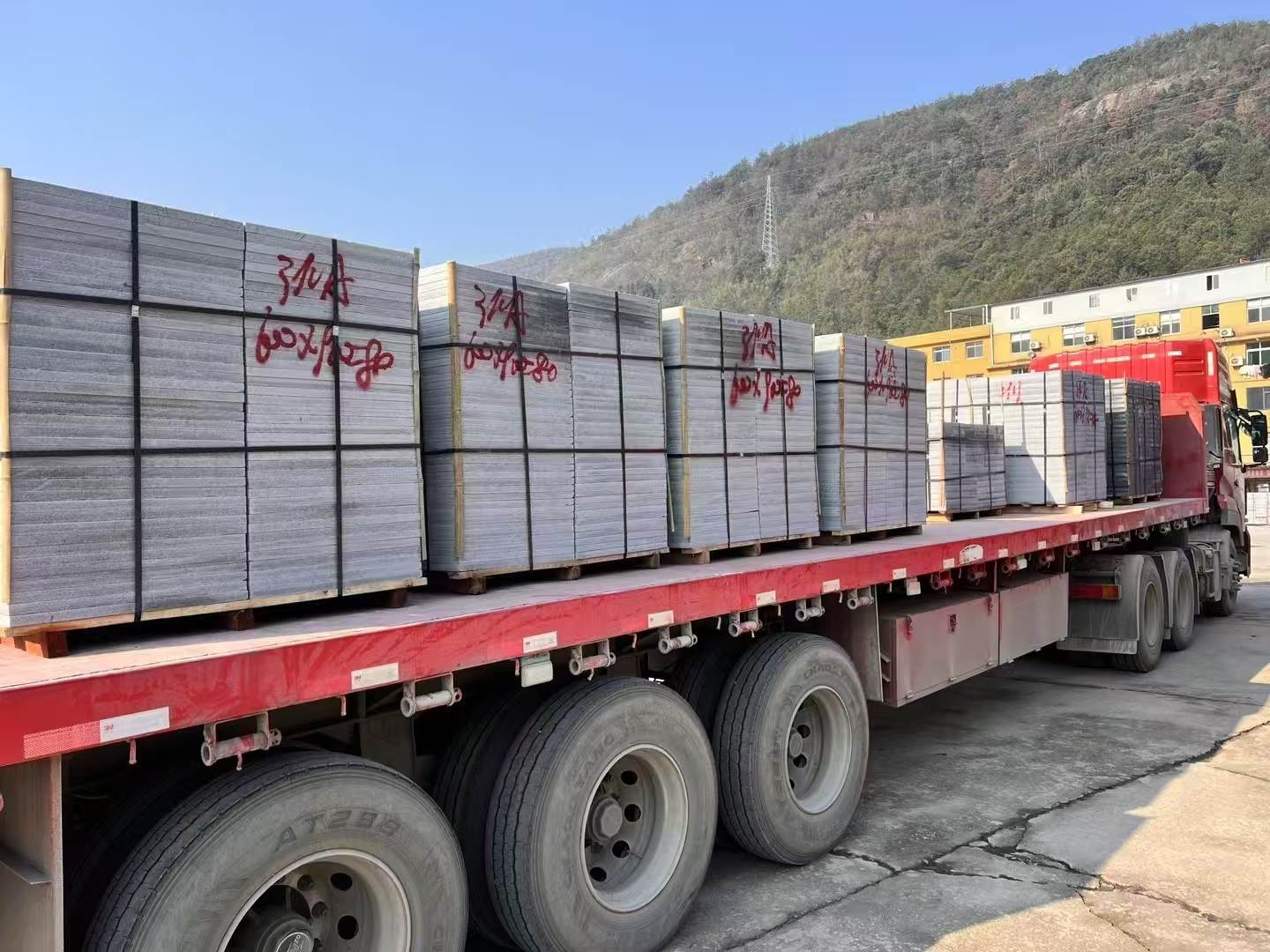 江西 芝麻灰地铺石出货日常