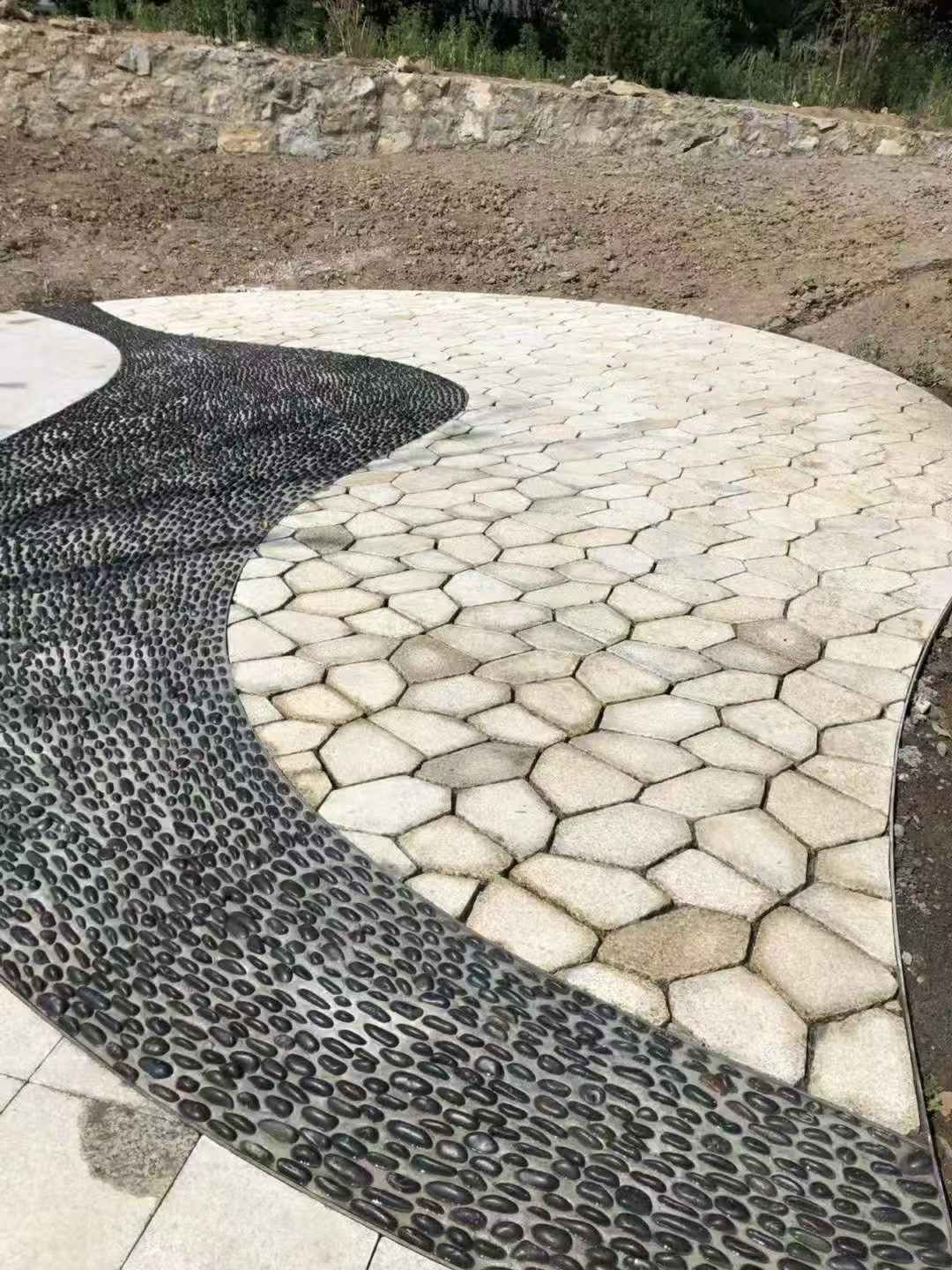 江西 黄金麻冰裂纹地铺石工地铺装案例