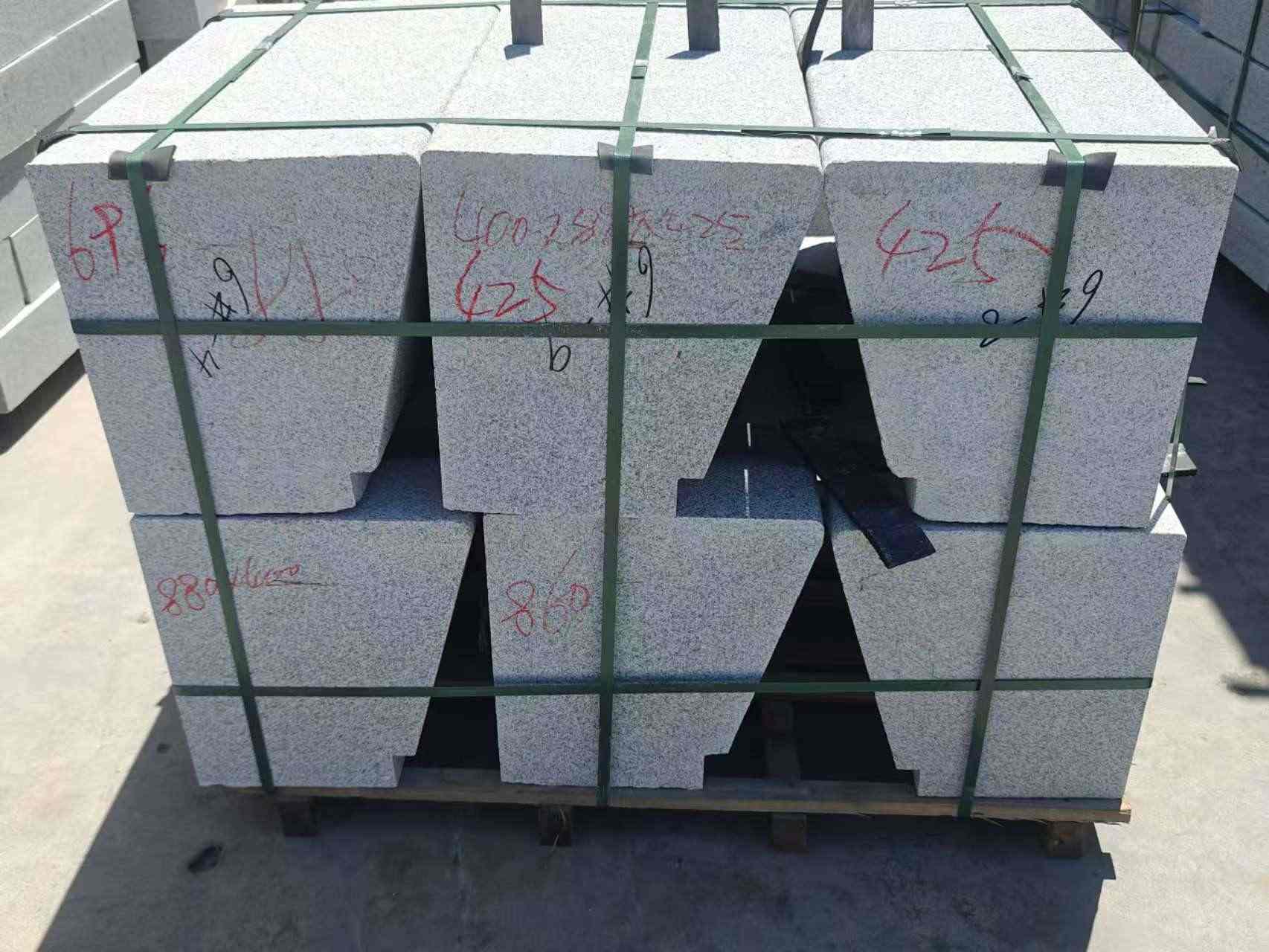 江西 芝麻白异形坐凳，石凳