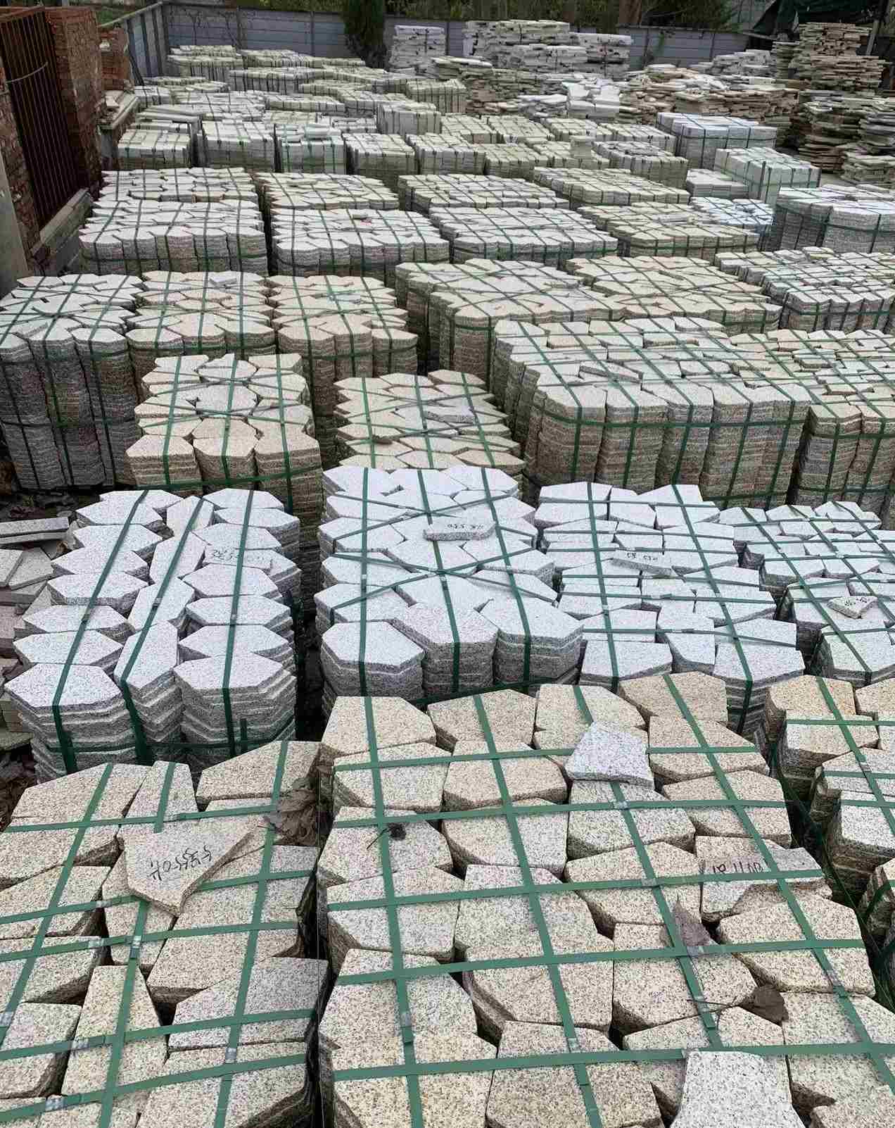 江西 黄金麻白麻花岗岩荔枝面地铺石(冰裂纹)