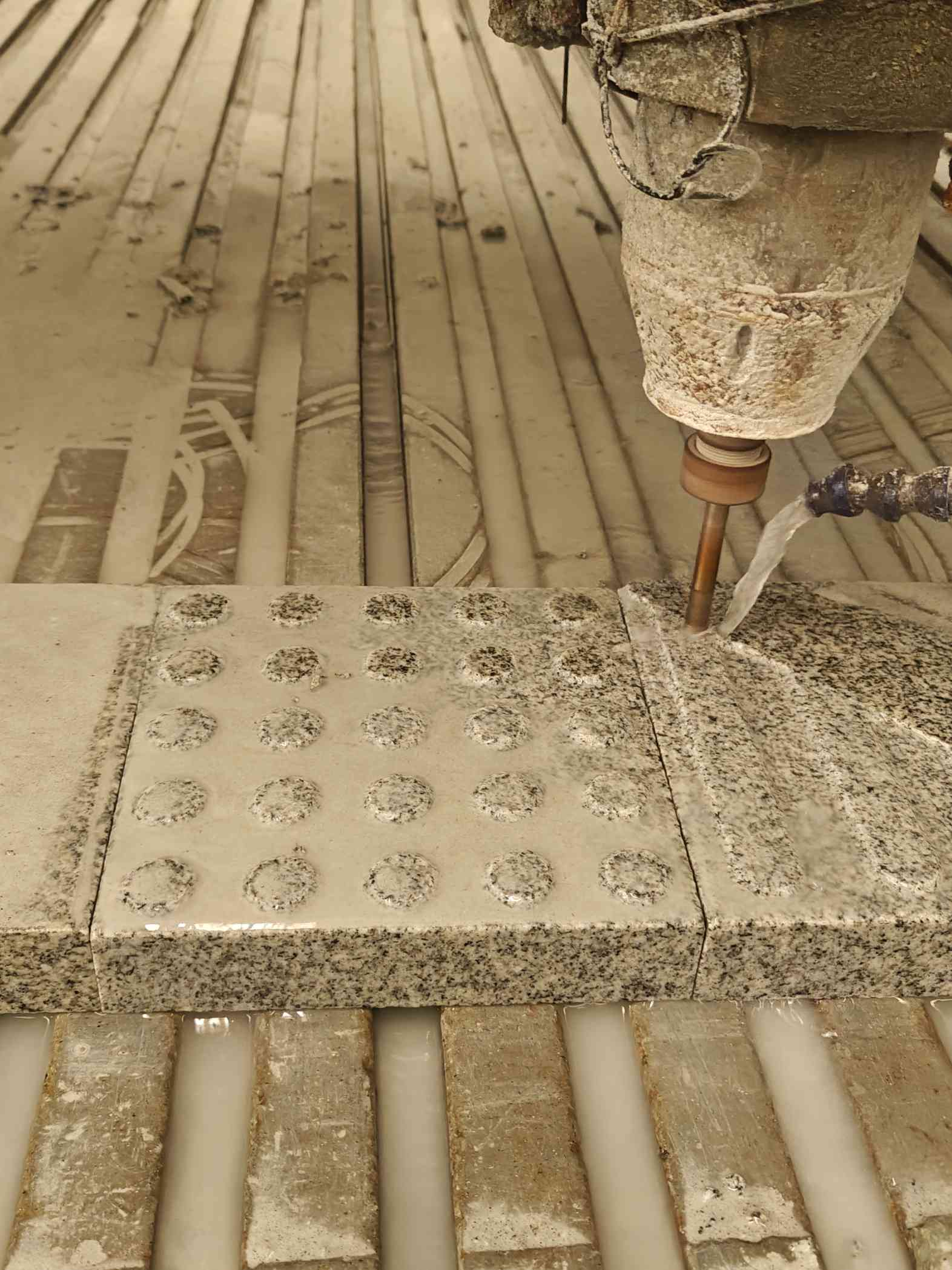 江西 芝麻白花岗岩石材盲人石、盲道石、盲点石