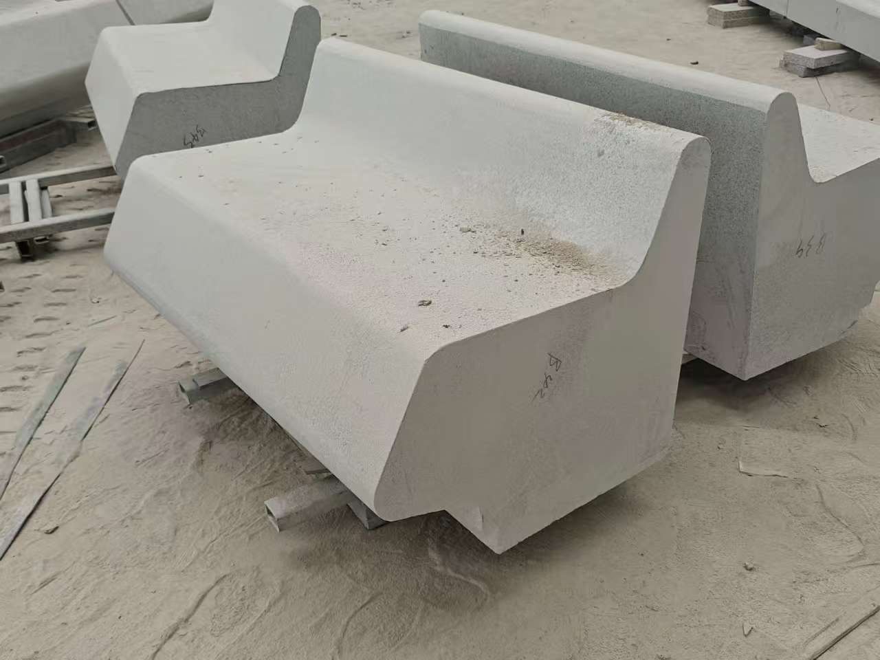 江西 芝麻白花岗岩异形坐凳，石凳